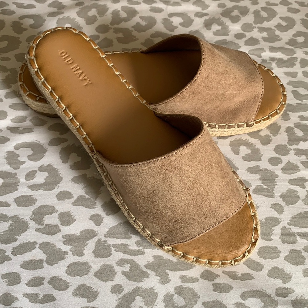 NWOT//boho sandals